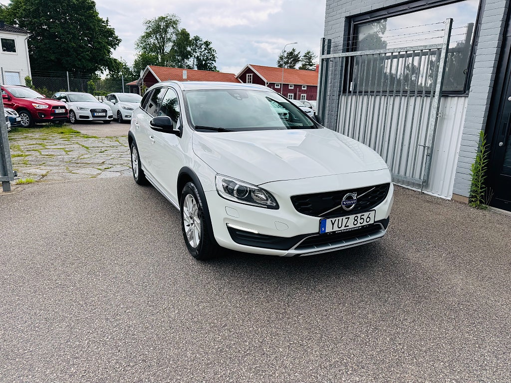 Volvo V60 Cross Country D4 AWD 190HK GEARTRONIC CLASSIC / DRAG / VÄRMARE