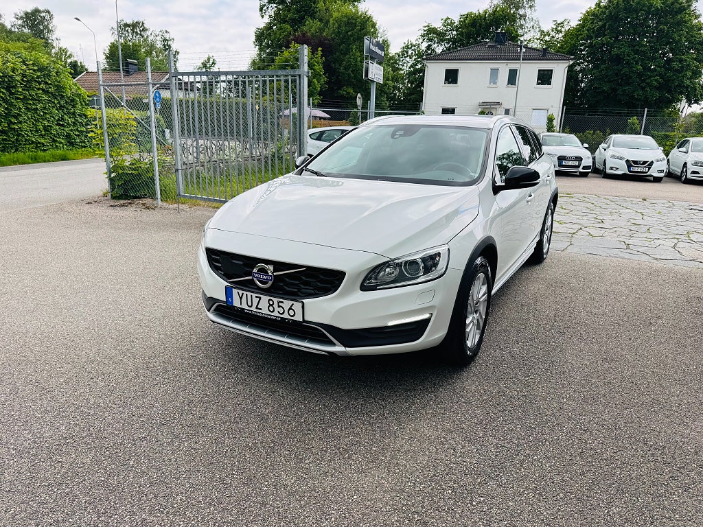 Volvo V60 Cross Country 2018 - miniatyr 2