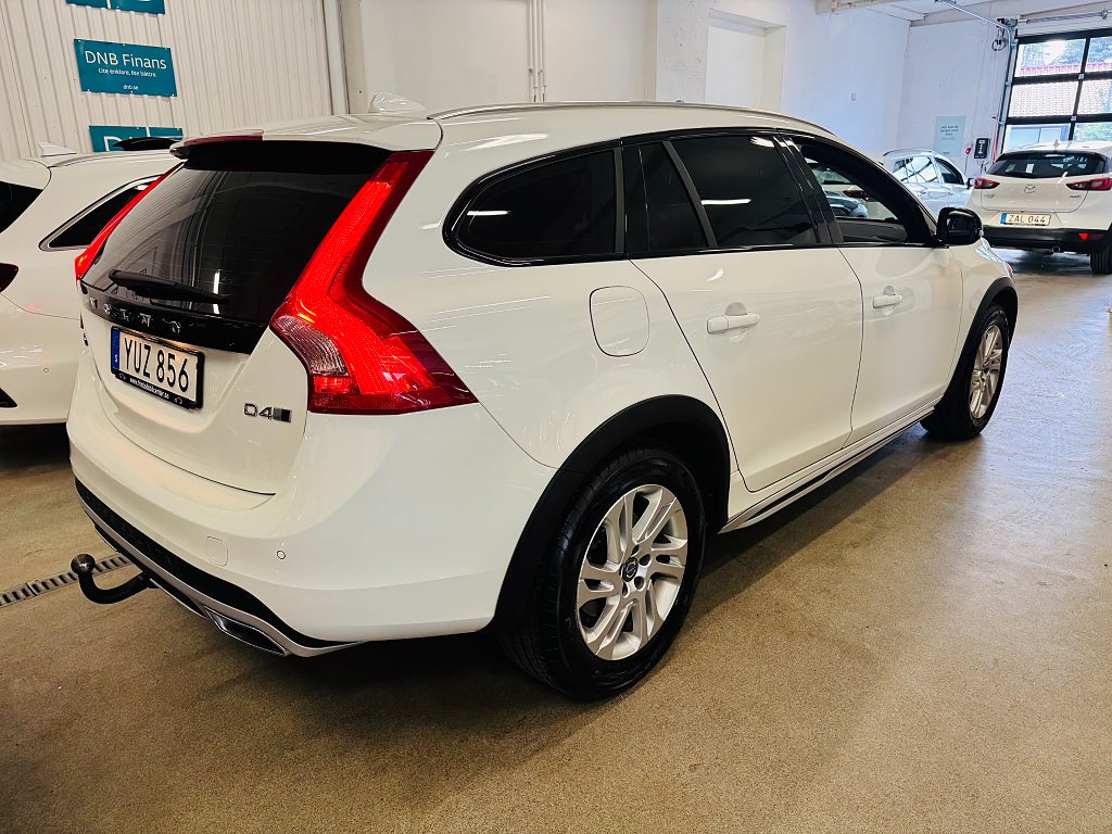 Volvo V60 Cross Country 2018 - miniatyr 15
