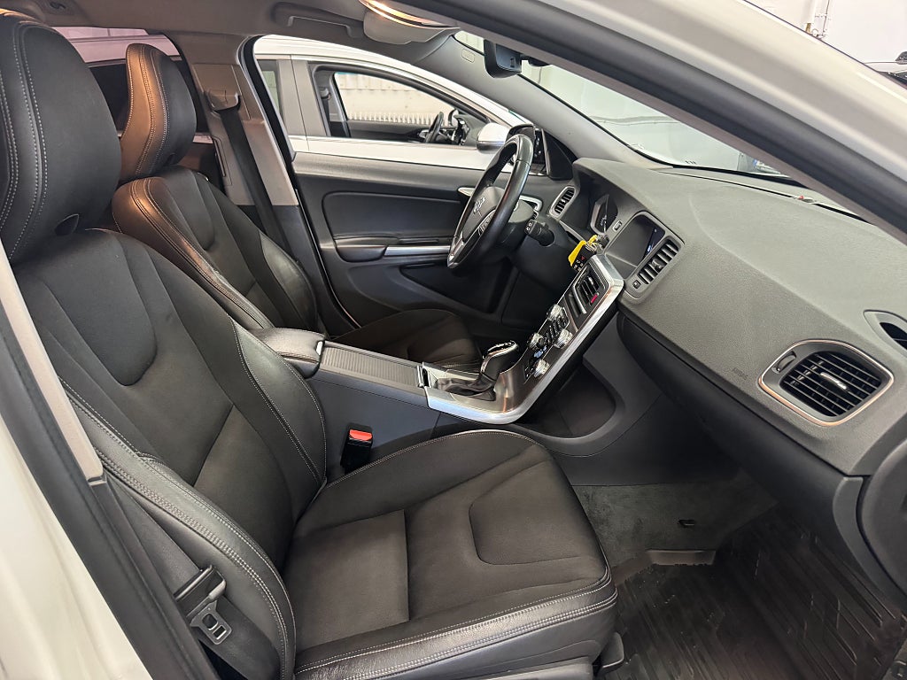 Volvo V60 Cross Country 2018 - miniatyr 17