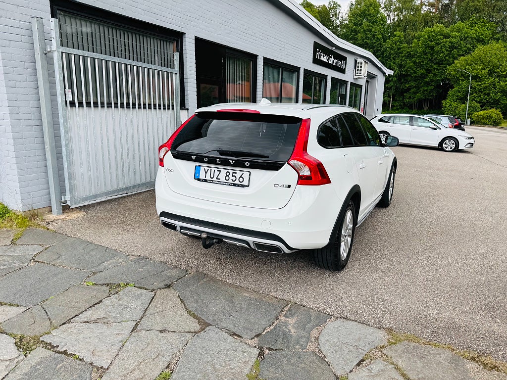 Volvo V60 Cross Country 2018 - miniatyr 3