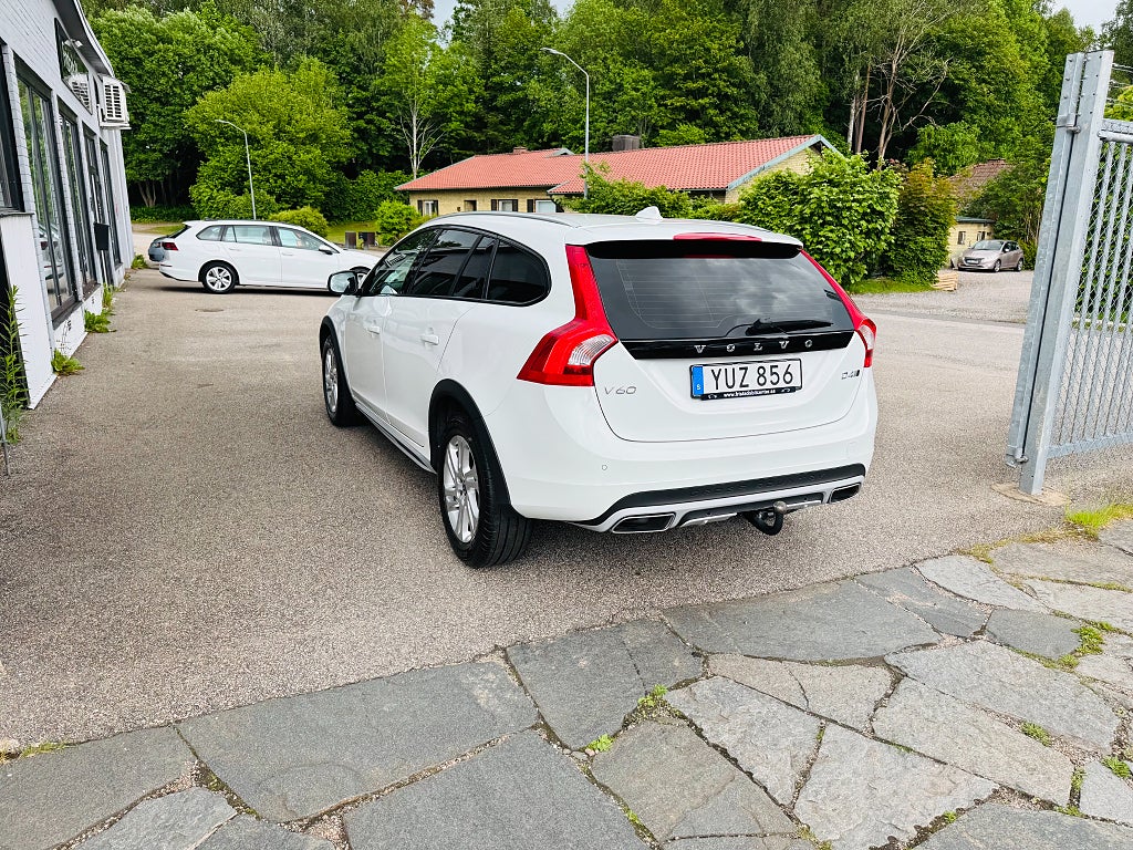 Volvo V60 Cross Country 2018 - miniatyr 4