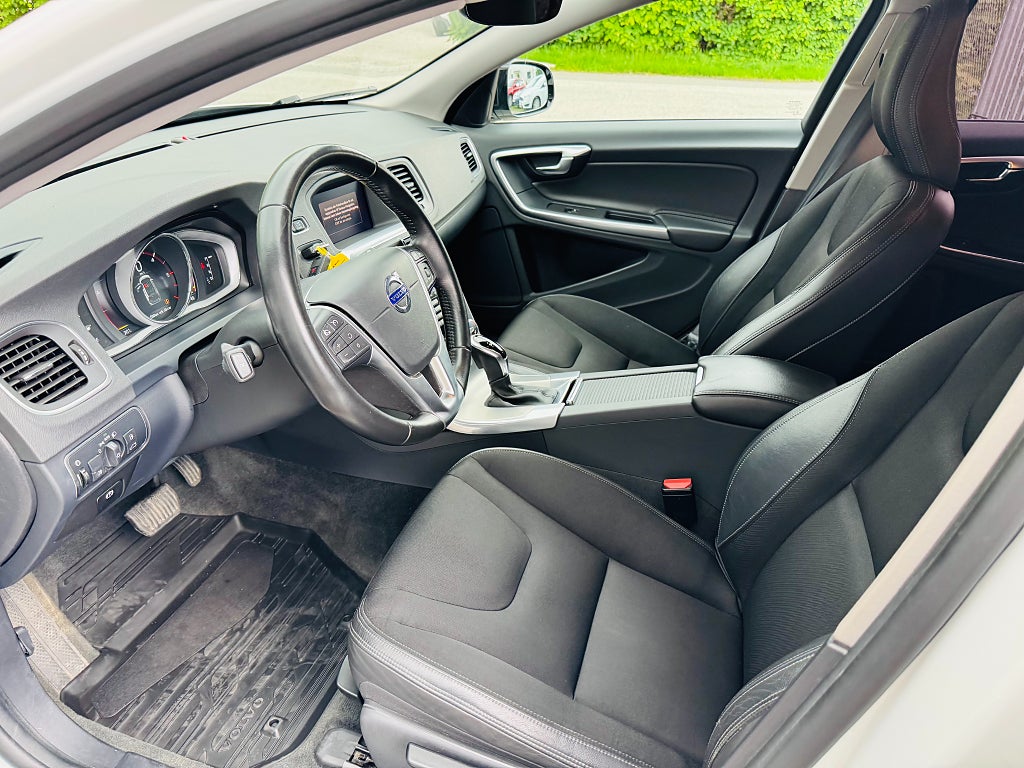 Volvo V60 Cross Country 2018 - miniatyr 8