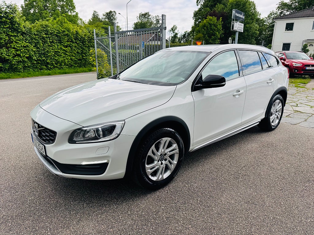 Volvo V60 Cross Country 2018 - miniatyr 9