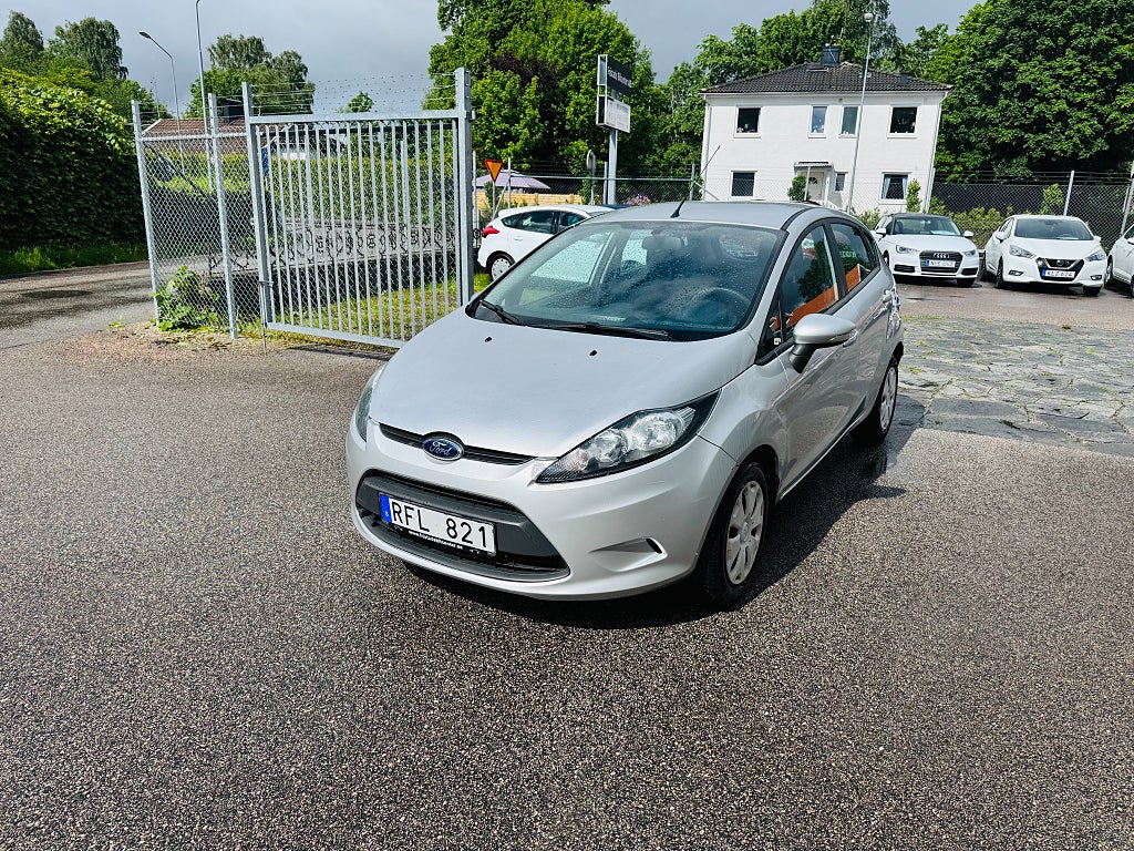 Ford Fiesta 2012 - miniatyr 2