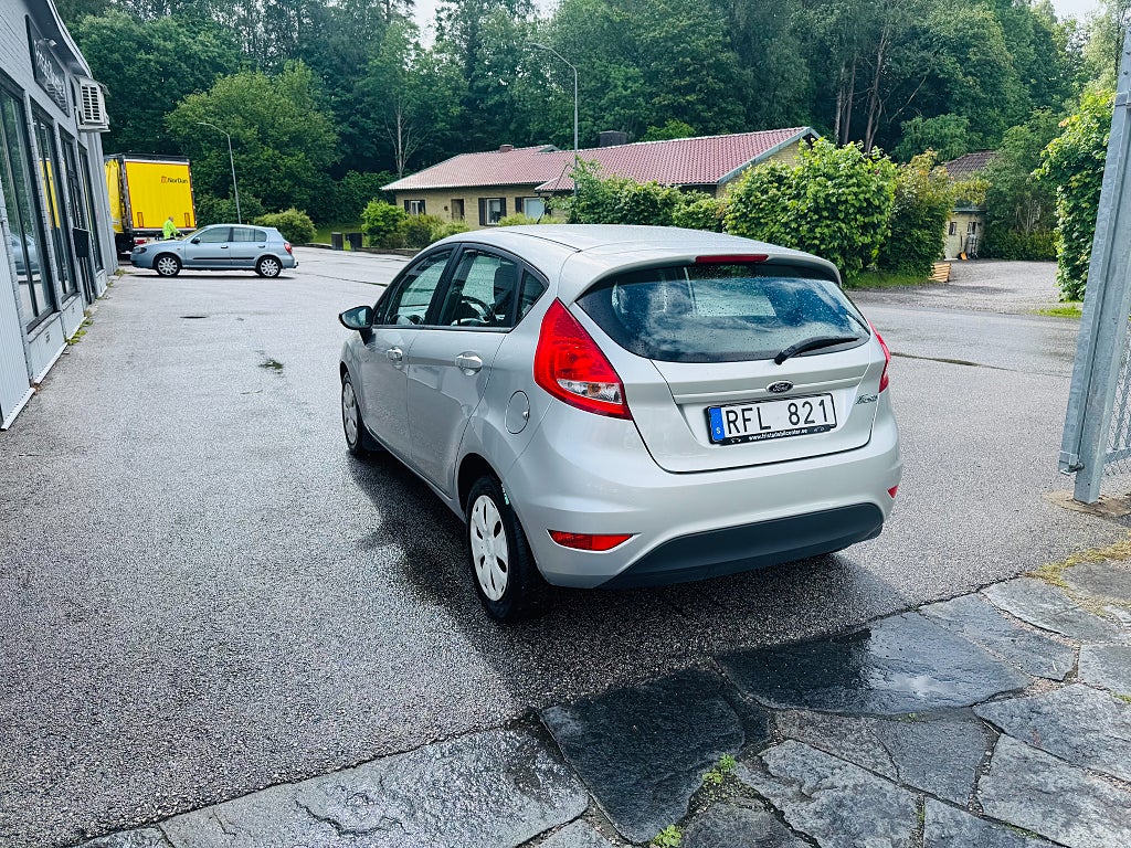 Ford Fiesta 2012 - miniatyr 4