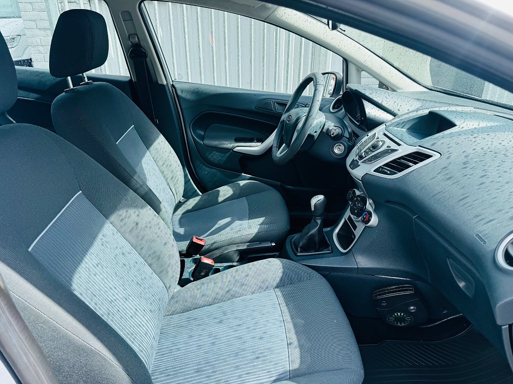 Ford Fiesta 2012 - miniatyr 5