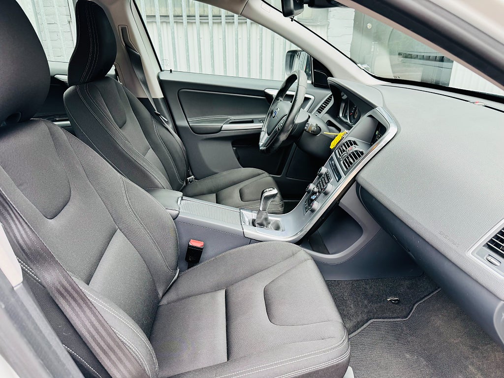 Volvo XC60 2017 - miniatyr 5