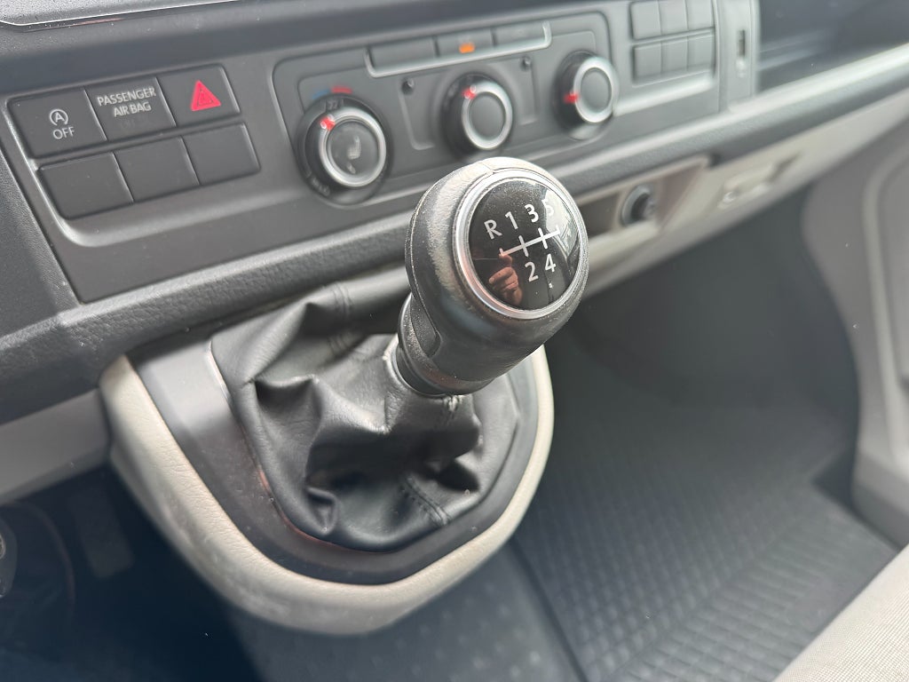 Volkswagen Transporter 2018 - miniatyr 12