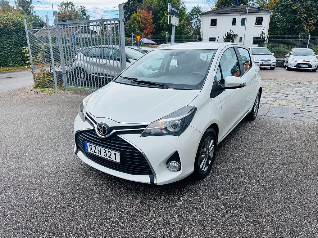Toyota Yaris 2015 - miniatyr 2