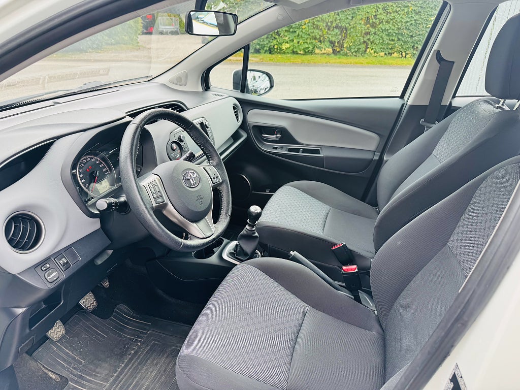 Toyota Yaris 2015 - miniatyr 8