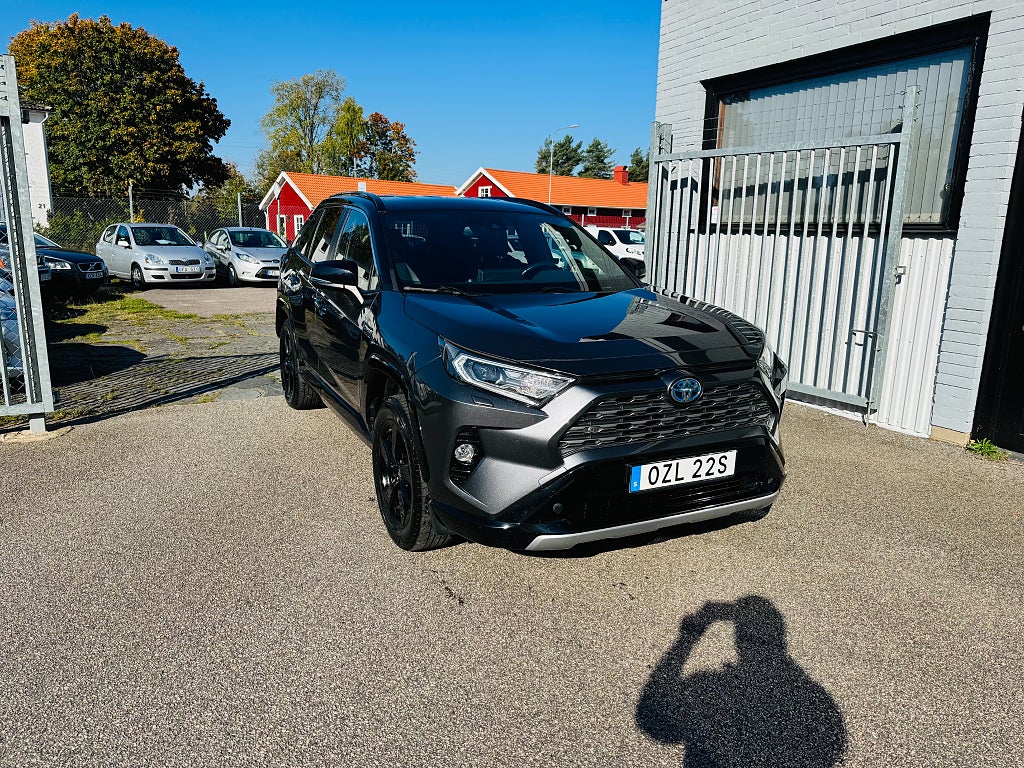 Toyota RAV4 Hybrid 222HK AWD-i STYLE / DRAG / VÄRMARE