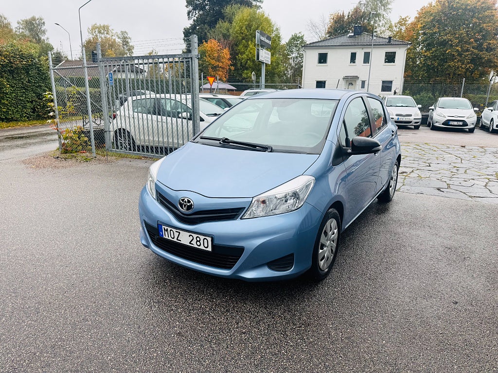 Toyota Yaris 2013 - miniatyr 2