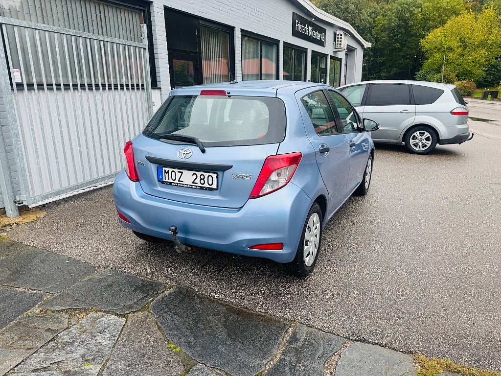 Toyota Yaris 2013 - miniatyr 3