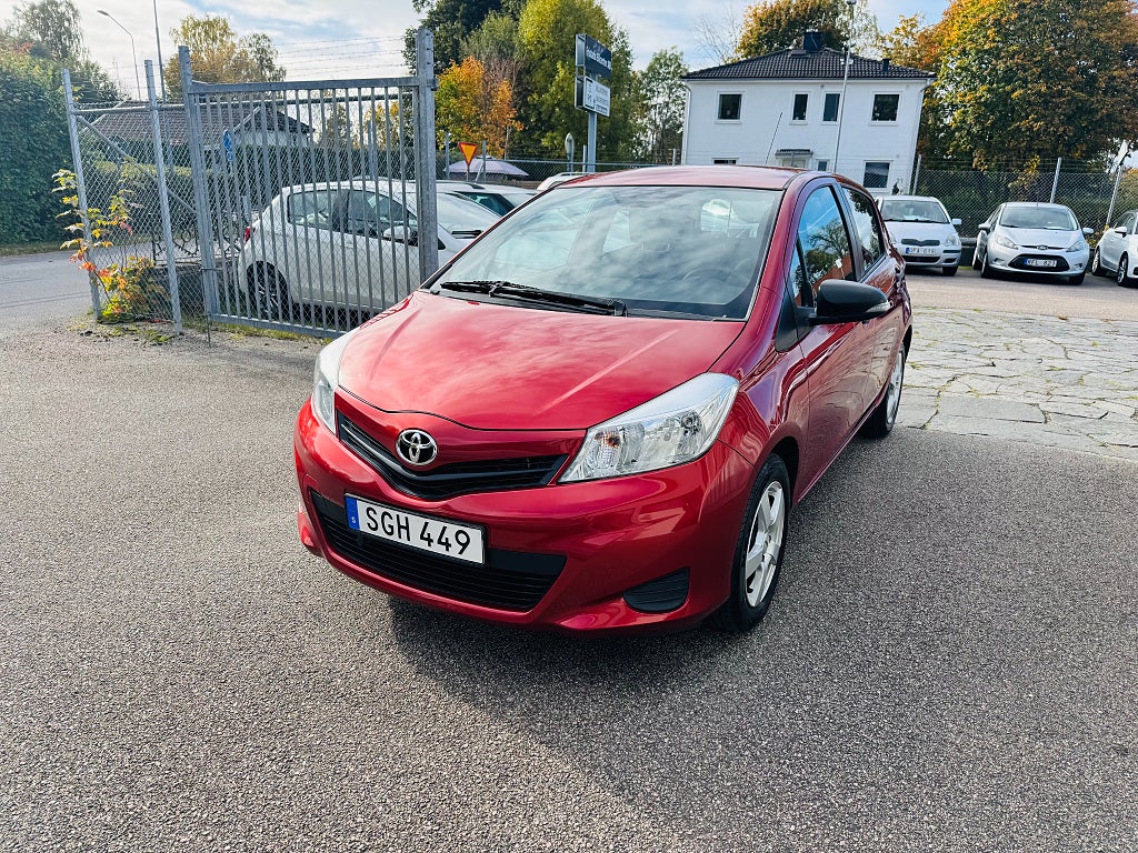 Toyota Yaris 2012 - miniatyr 2