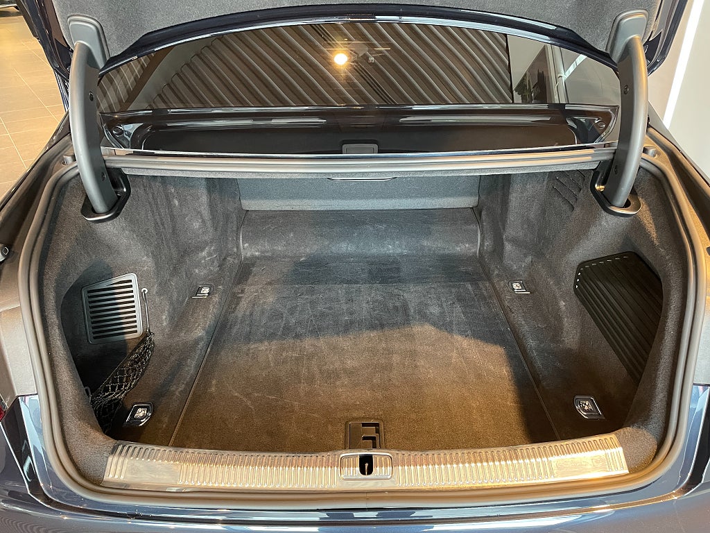 Audi A8 2018 - miniatyr 25