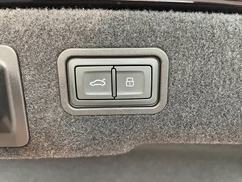 Audi A8 2018 - miniatyr 26