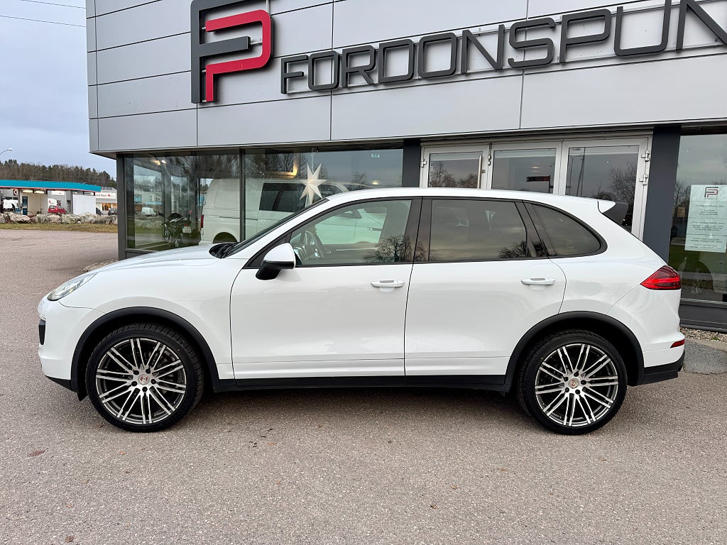 Porsche Cayenne 2016 - miniatyr 2