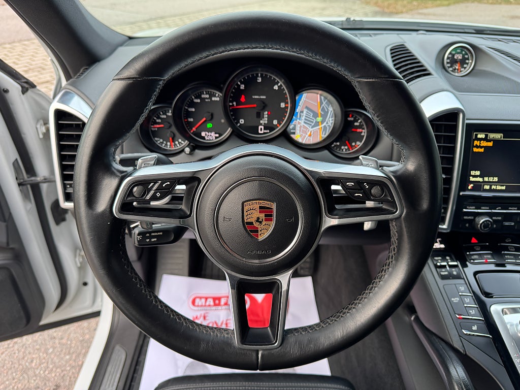 Porsche Cayenne 2016 - miniatyr 11