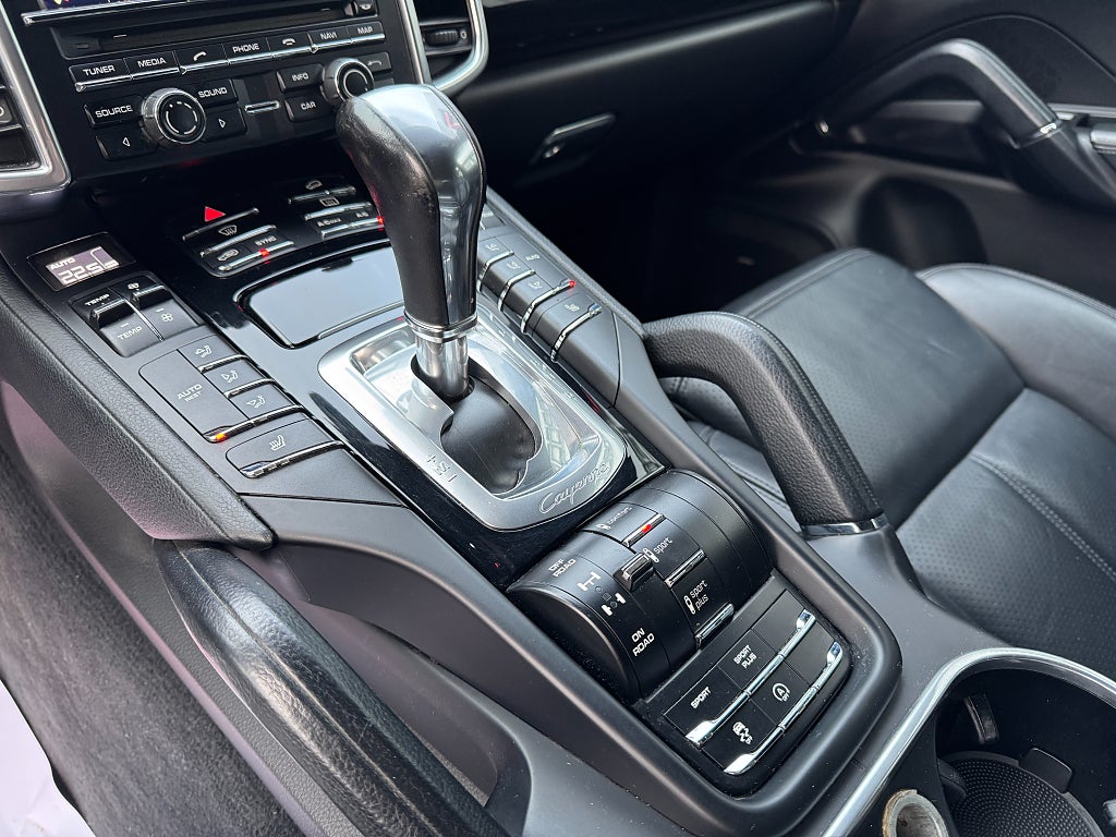 Porsche Cayenne 2016 - miniatyr 14