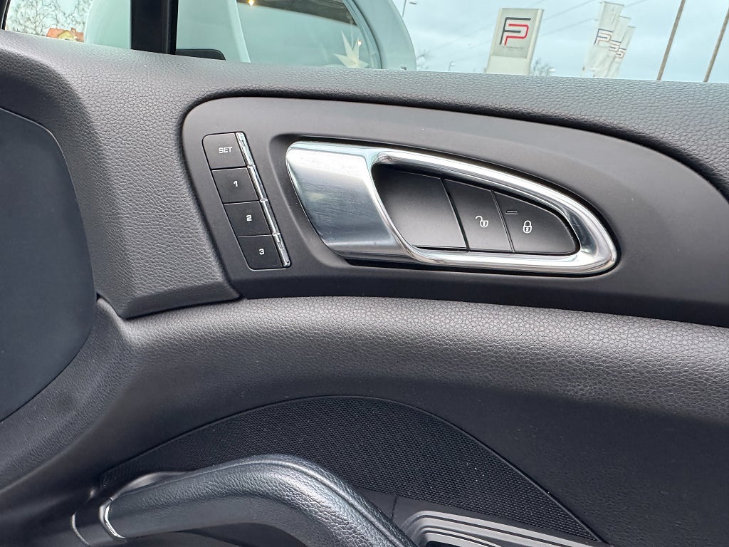 Porsche Cayenne 2016 - miniatyr 17