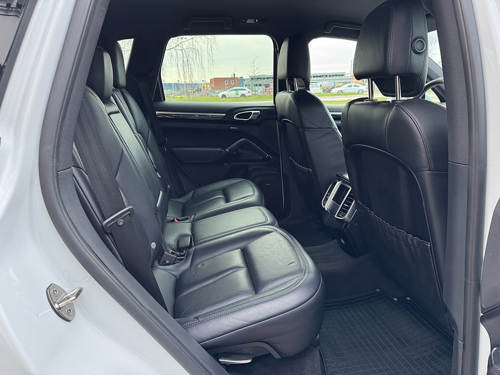 Porsche Cayenne 2016 - miniatyr 18