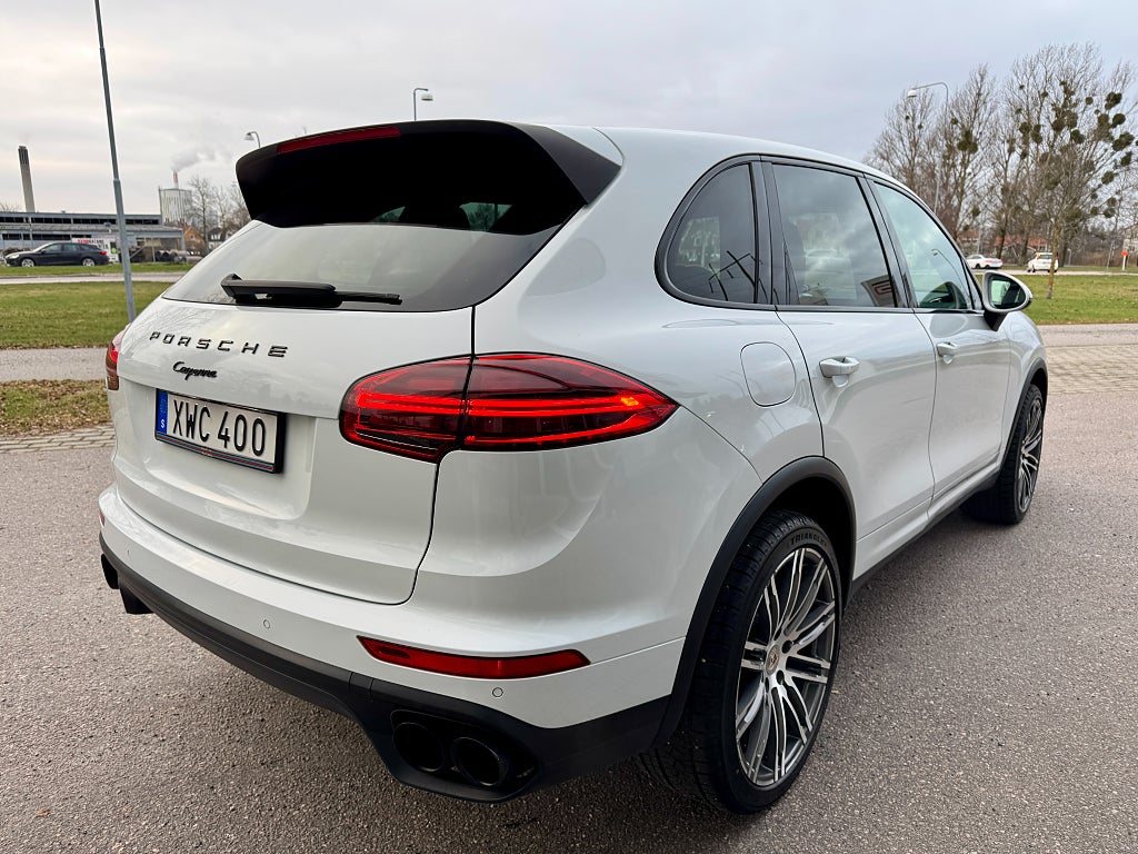 Porsche Cayenne 2016 - miniatyr 4