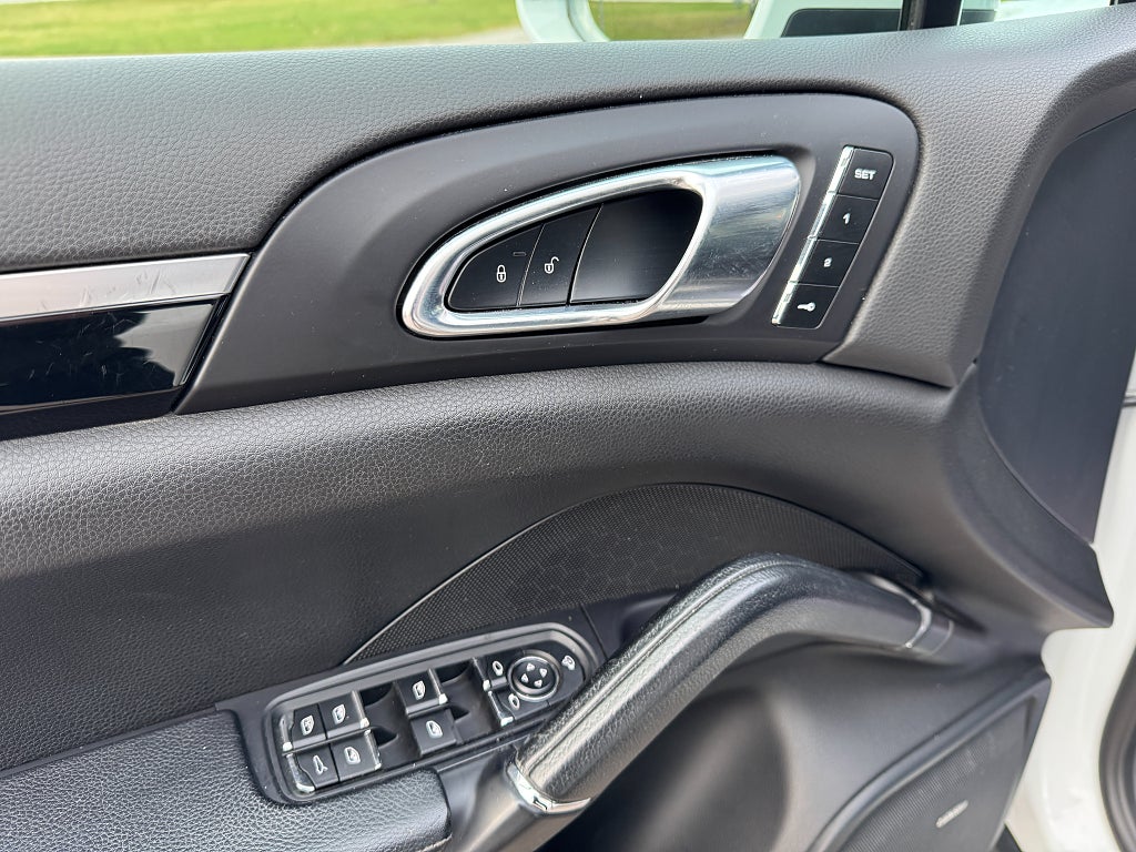 Porsche Cayenne 2016 - miniatyr 8