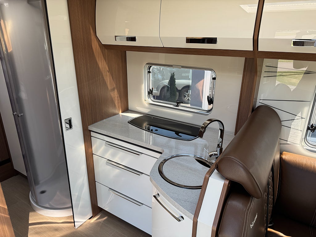 Bürstner Elegance I 840 Hydraulben AC Automat Solcell 177hk 2018 - miniatyr 12