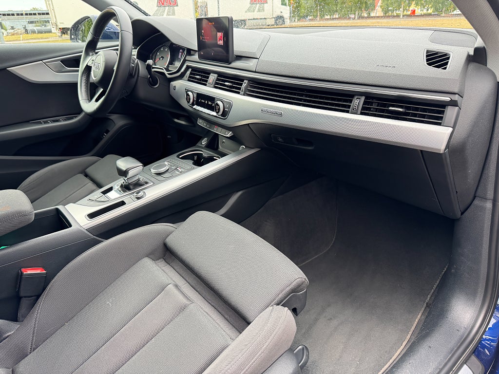 Audi A4 2019 - miniatyr 14