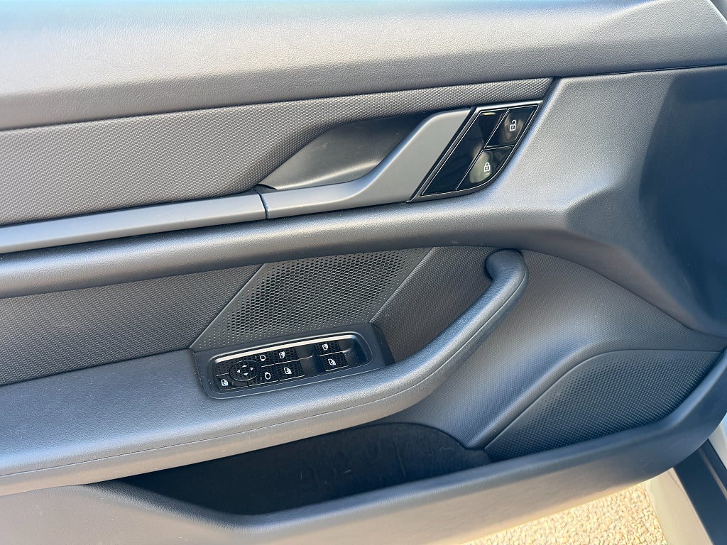 Porsche Taycan 4S 2020 - miniatyr 9