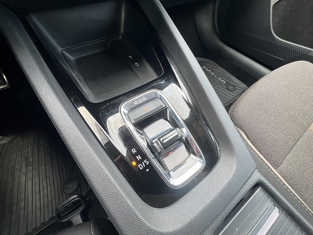 Skoda Octavia Scout 2022 - miniatyr 12