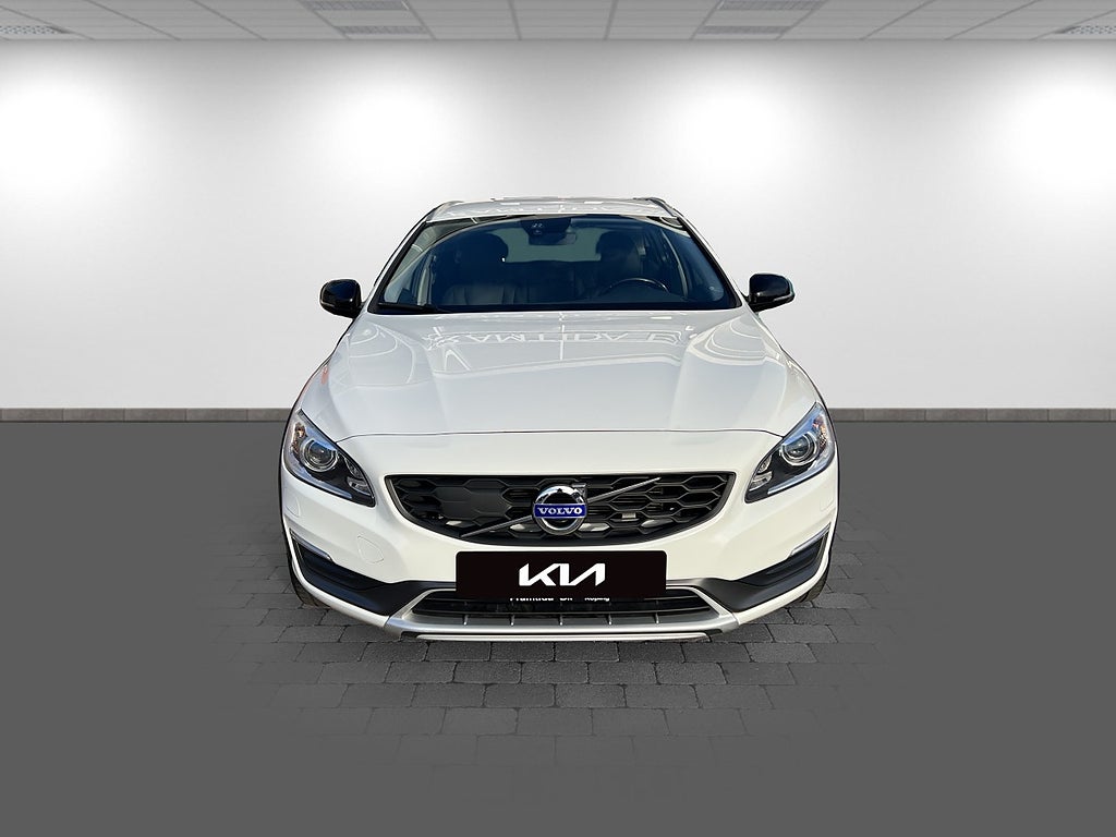 Volvo V60 Cross Country 2016 - miniatyr 2