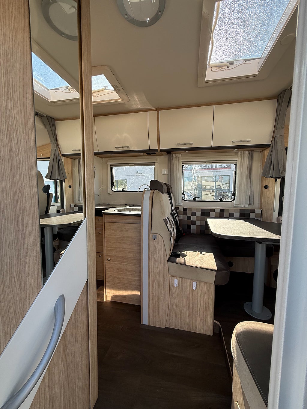 Sunlight Capron I69 2018 - miniatyr 8