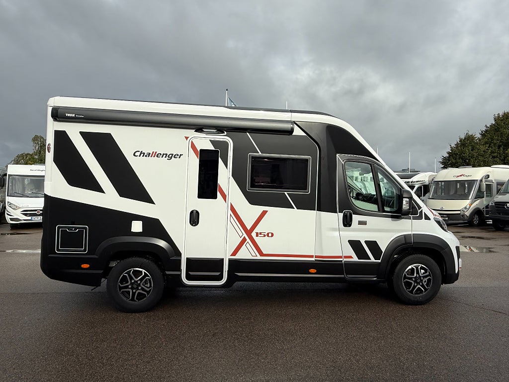 CHALLENGER X150 Stor lounge, endast 5.99M lång, dieselvärmare med mer!