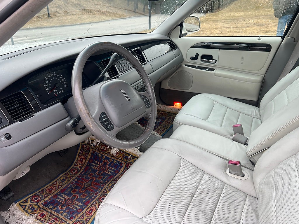 Lincoln Town Car 1999 - miniatyr 4