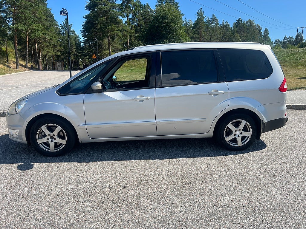 Ford Galaxy 2011 - miniatyr 3