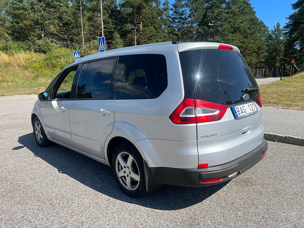 Ford Galaxy 2011 - miniatyr 4