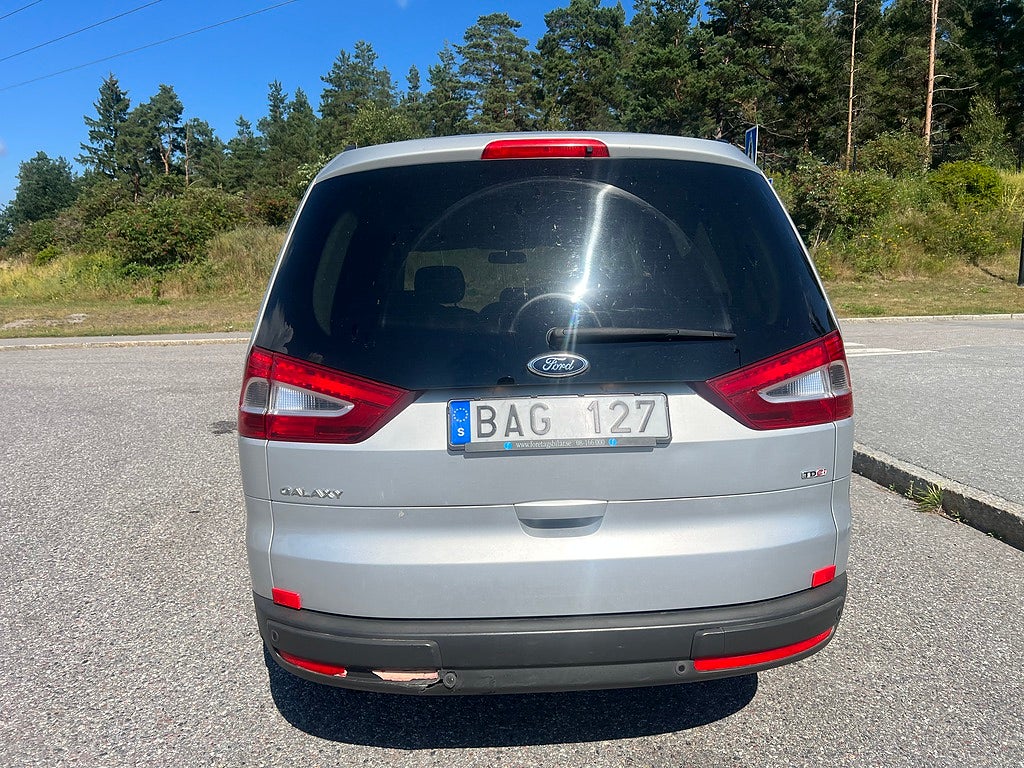Ford Galaxy 2011 - miniatyr 5