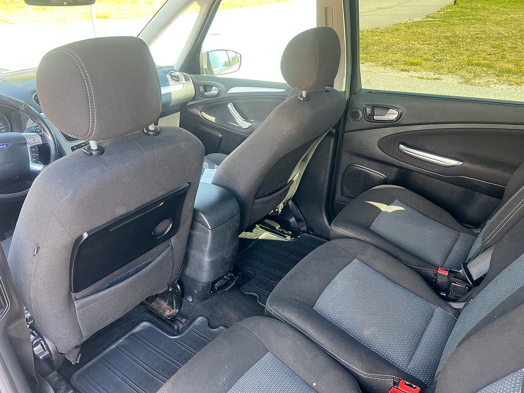 Ford Galaxy 2011 - miniatyr 6