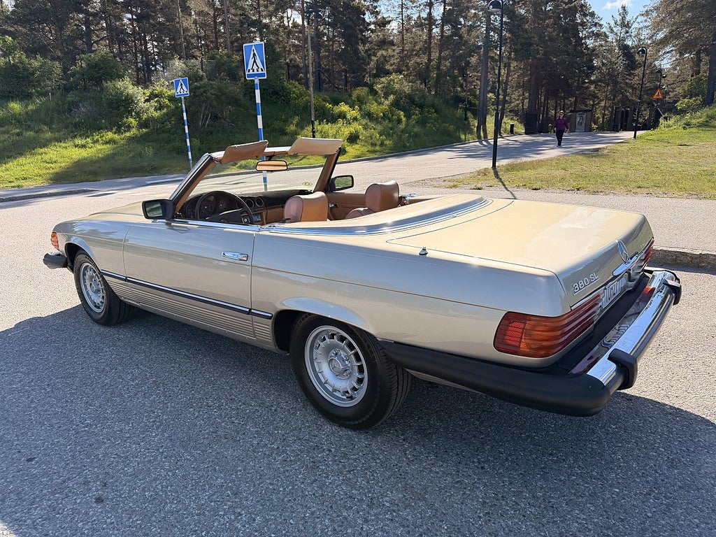 Mercedes-Benz SL 1981 - miniatyr 9