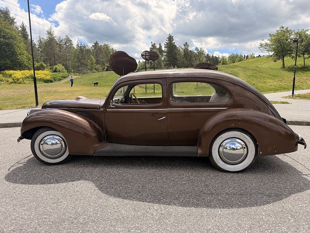 Ford Super Deluxe 1939 - miniatyr 2