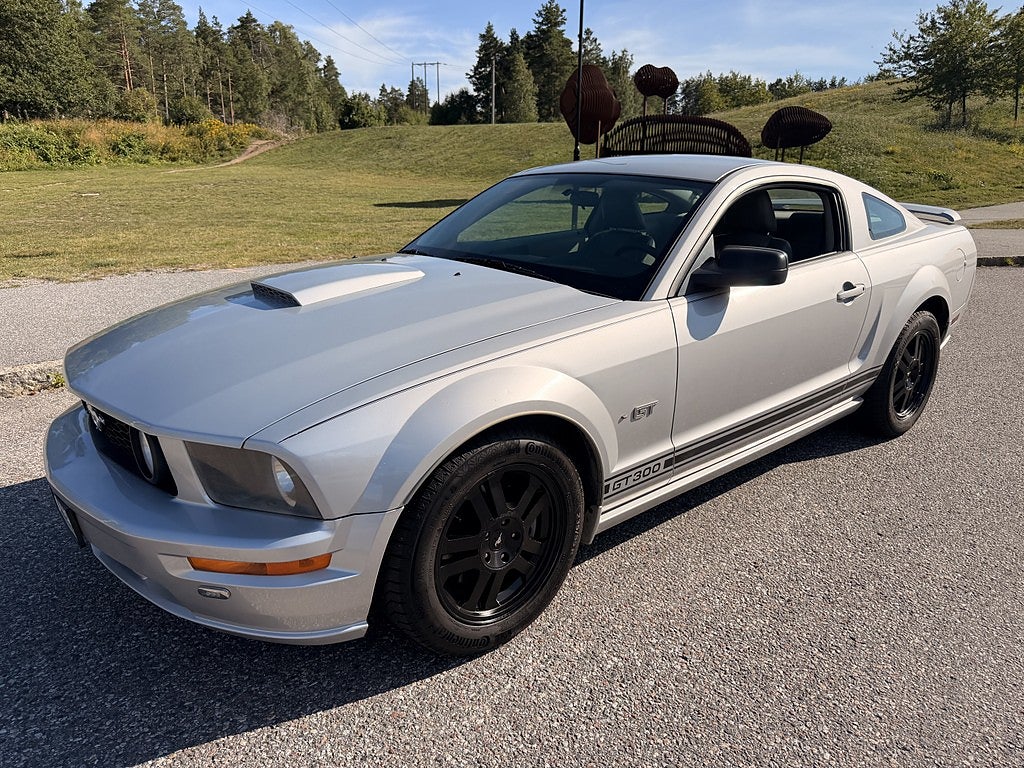 Ford Mustang 2007 - bild 1 av 8