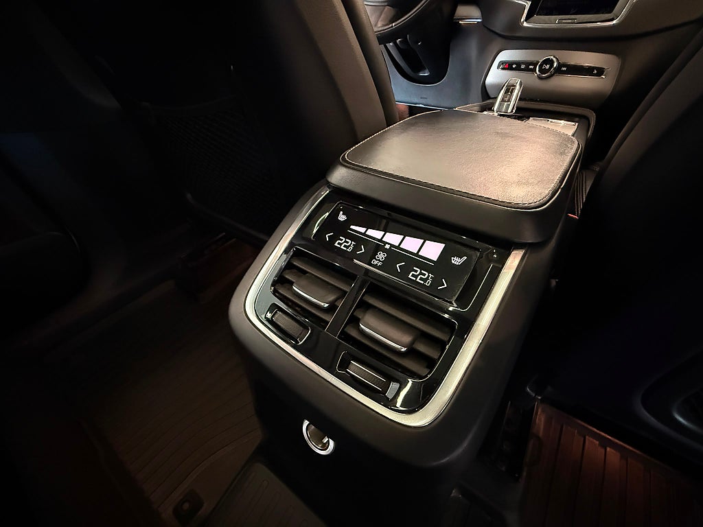 Volvo XC90 2017 - miniatyr 18