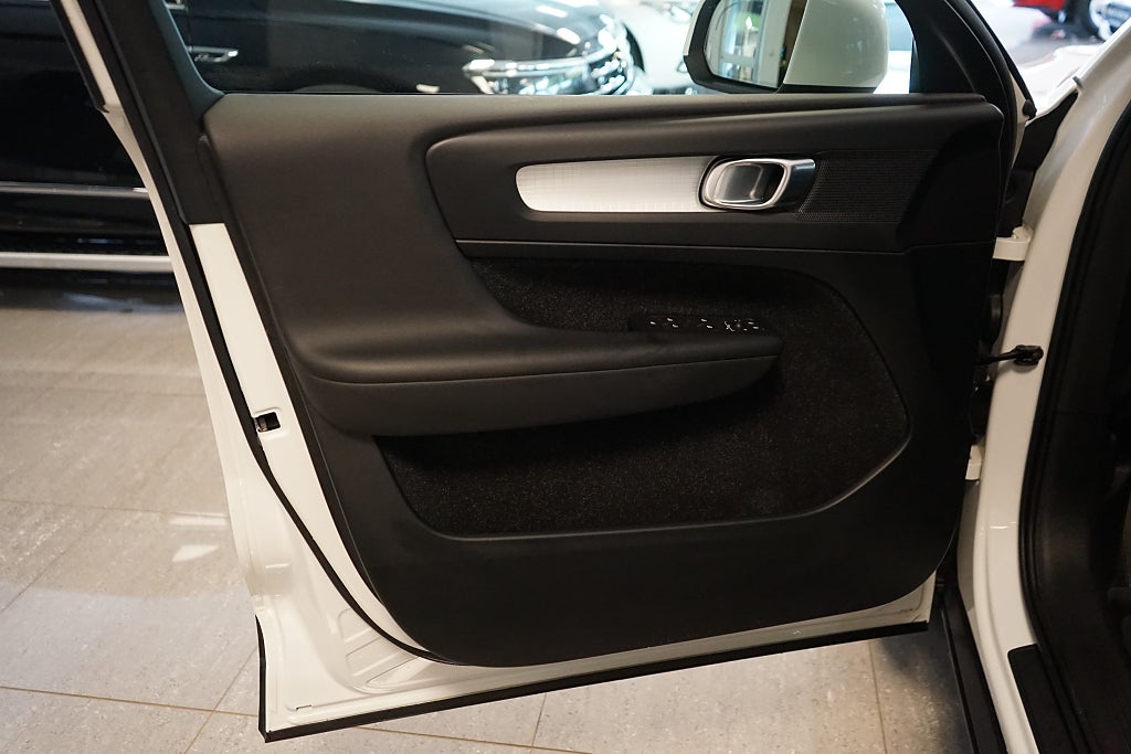 Volvo XC40 2019 - miniatyr 4