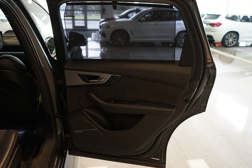 Audi Q7 2018 - miniatyr 17
