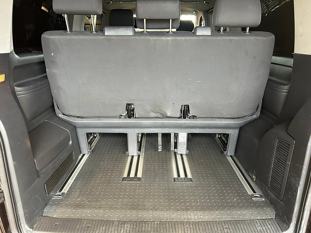 Volkswagen Multivan 2012 - miniatyr 23