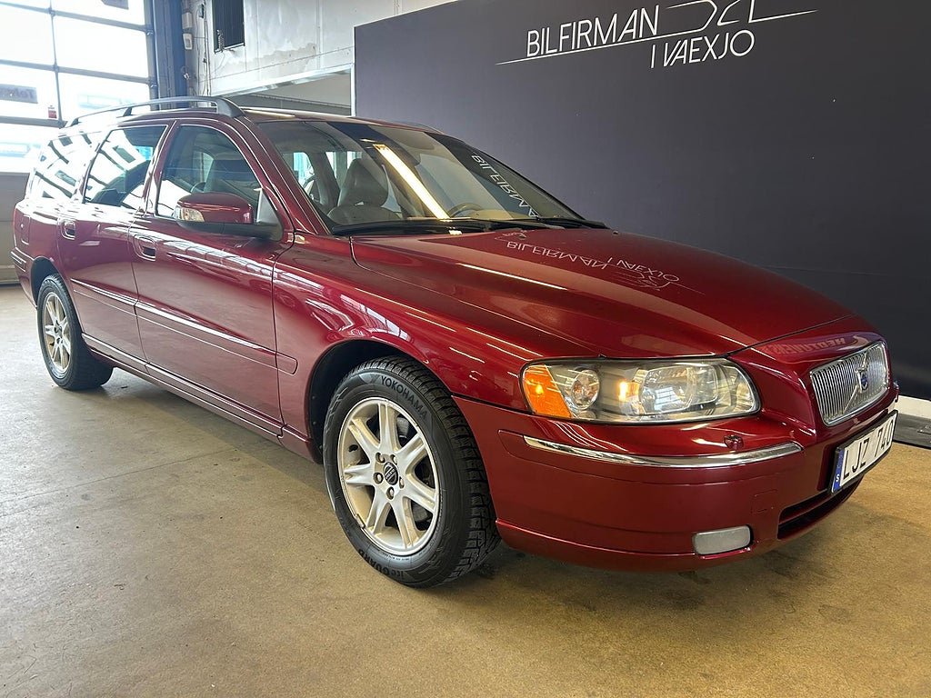 Volvo V70 AWD 2.5T Summum / Välutrustad & Välservad /Drag