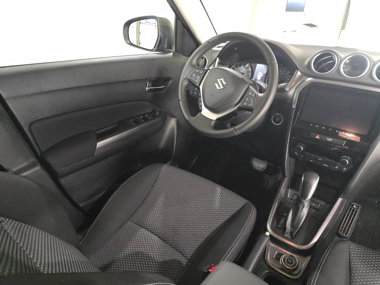 Suzuki Vitara 1.4T Hybrid AWD | V-Hjul M-Värm 2026 - miniatyr 11