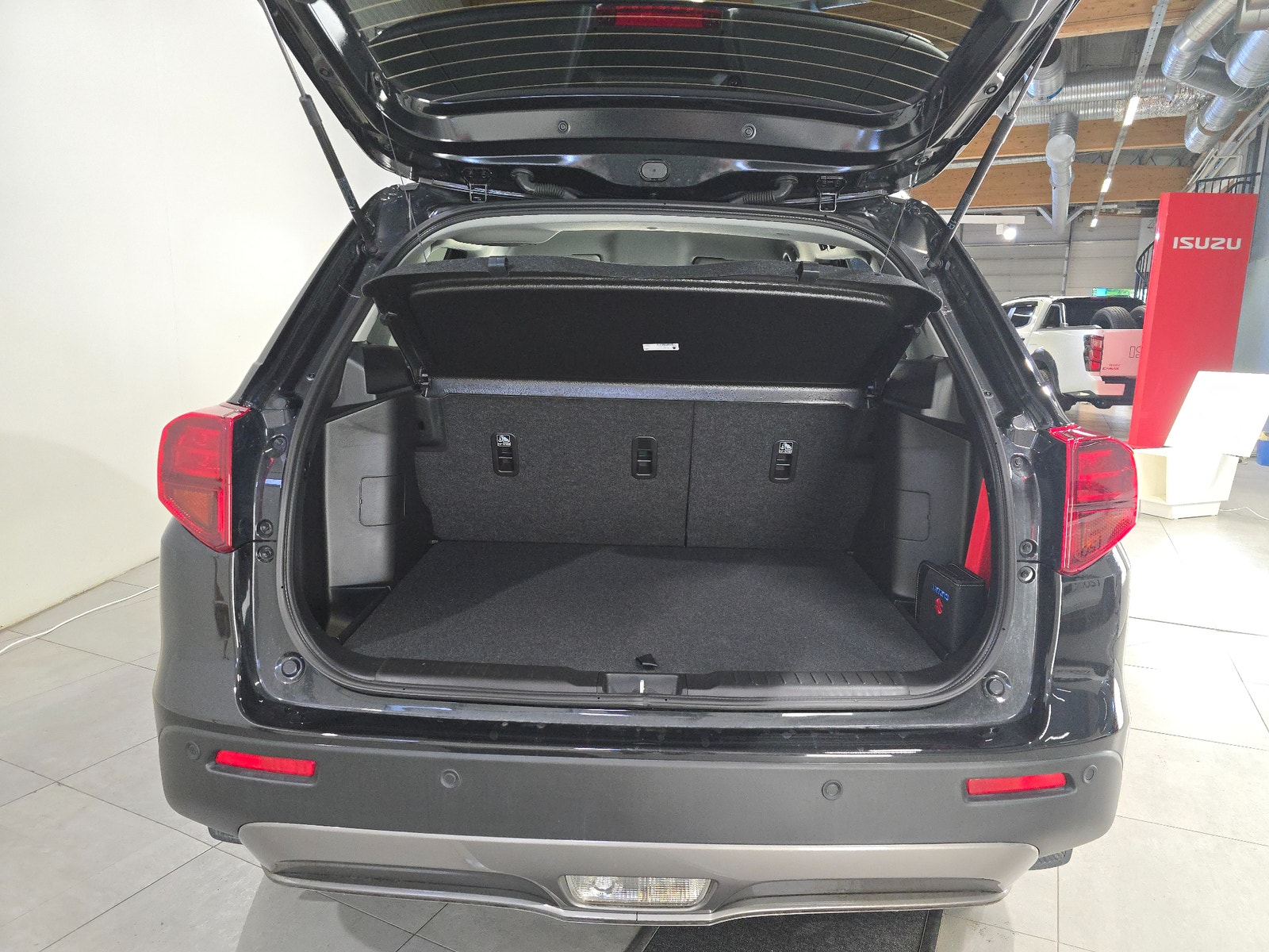 Suzuki Vitara 1.4T Hybrid AWD | V-Hjul M-Värm 2026 - miniatyr 5